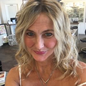 Meet your Posher, Lorie